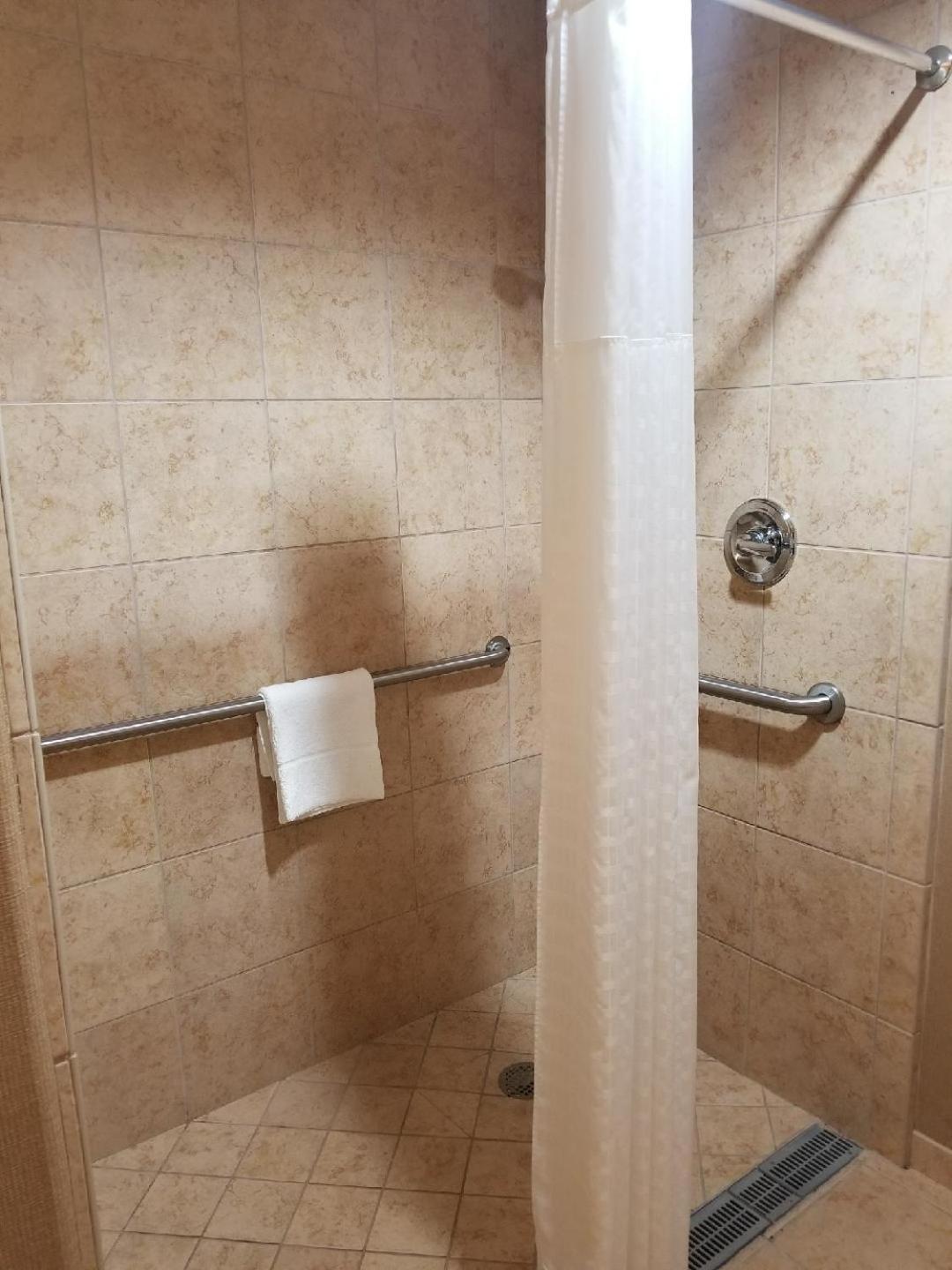Comfort Suites Palestine Esterno foto