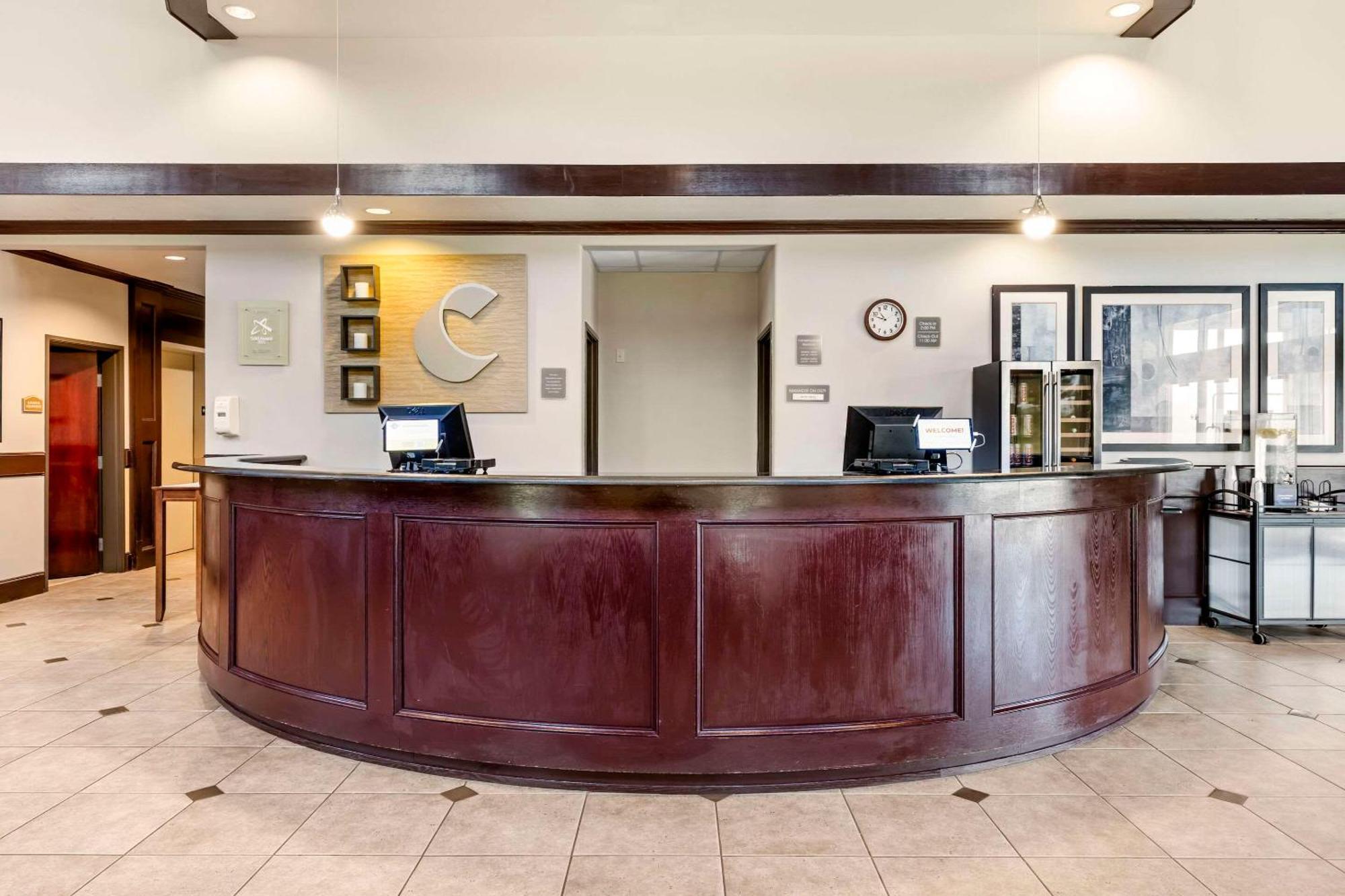 Comfort Suites Palestine Esterno foto