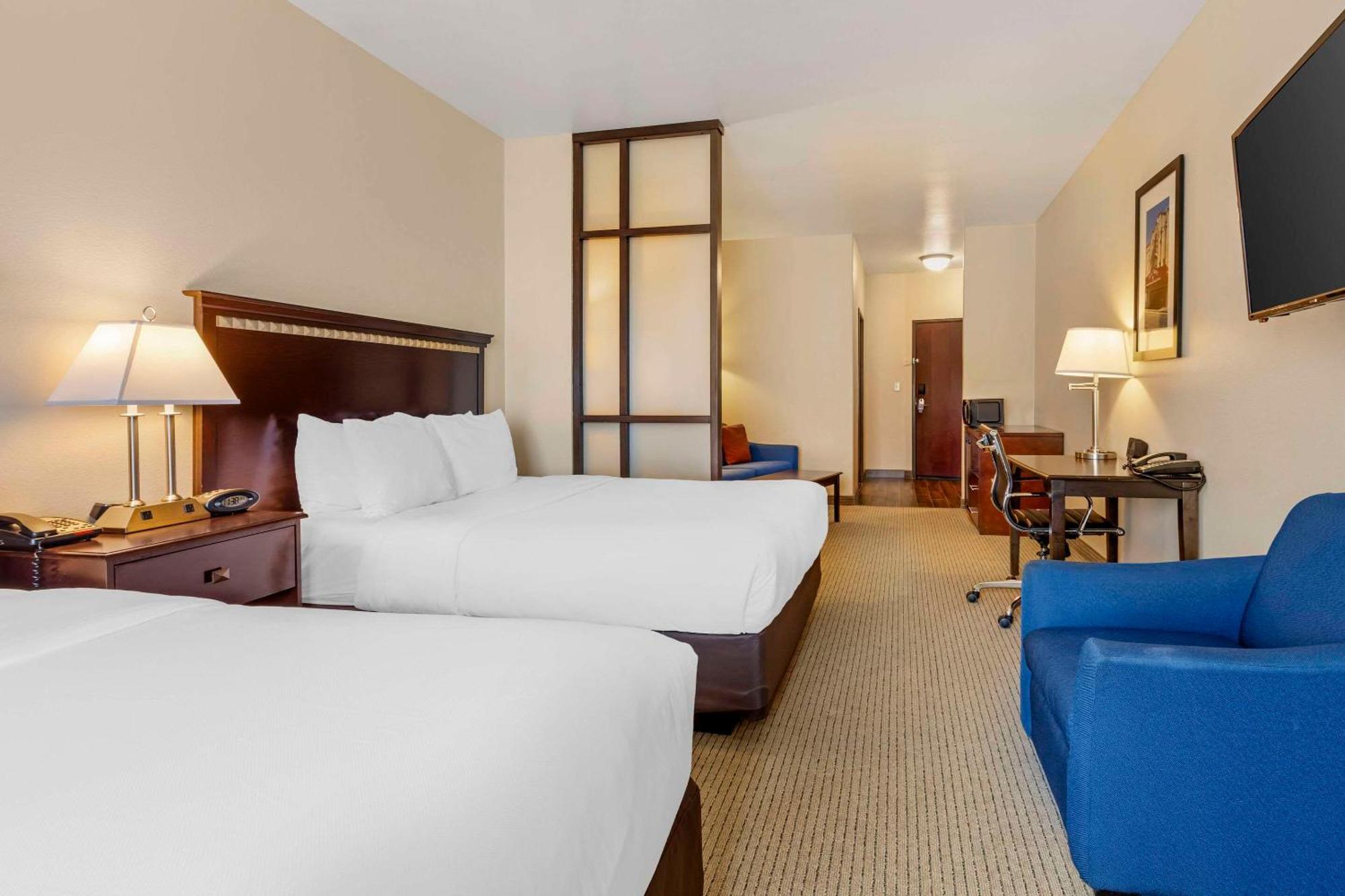 Comfort Suites Palestine Esterno foto