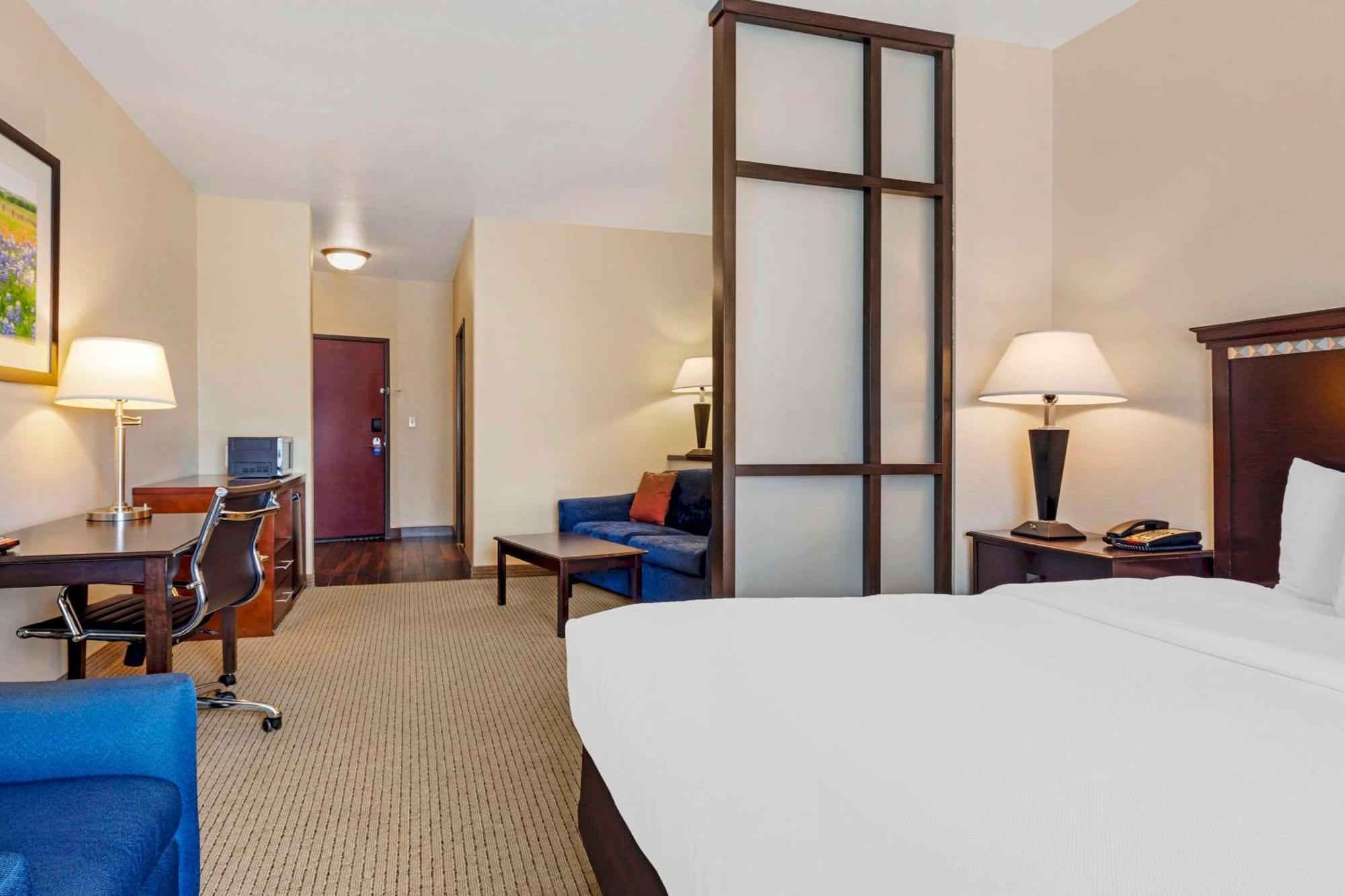 Comfort Suites Palestine Esterno foto